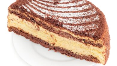how to cut a round cake