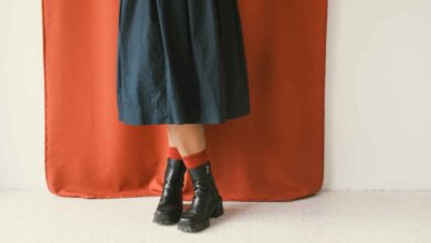 Woman in black Midi Skirt